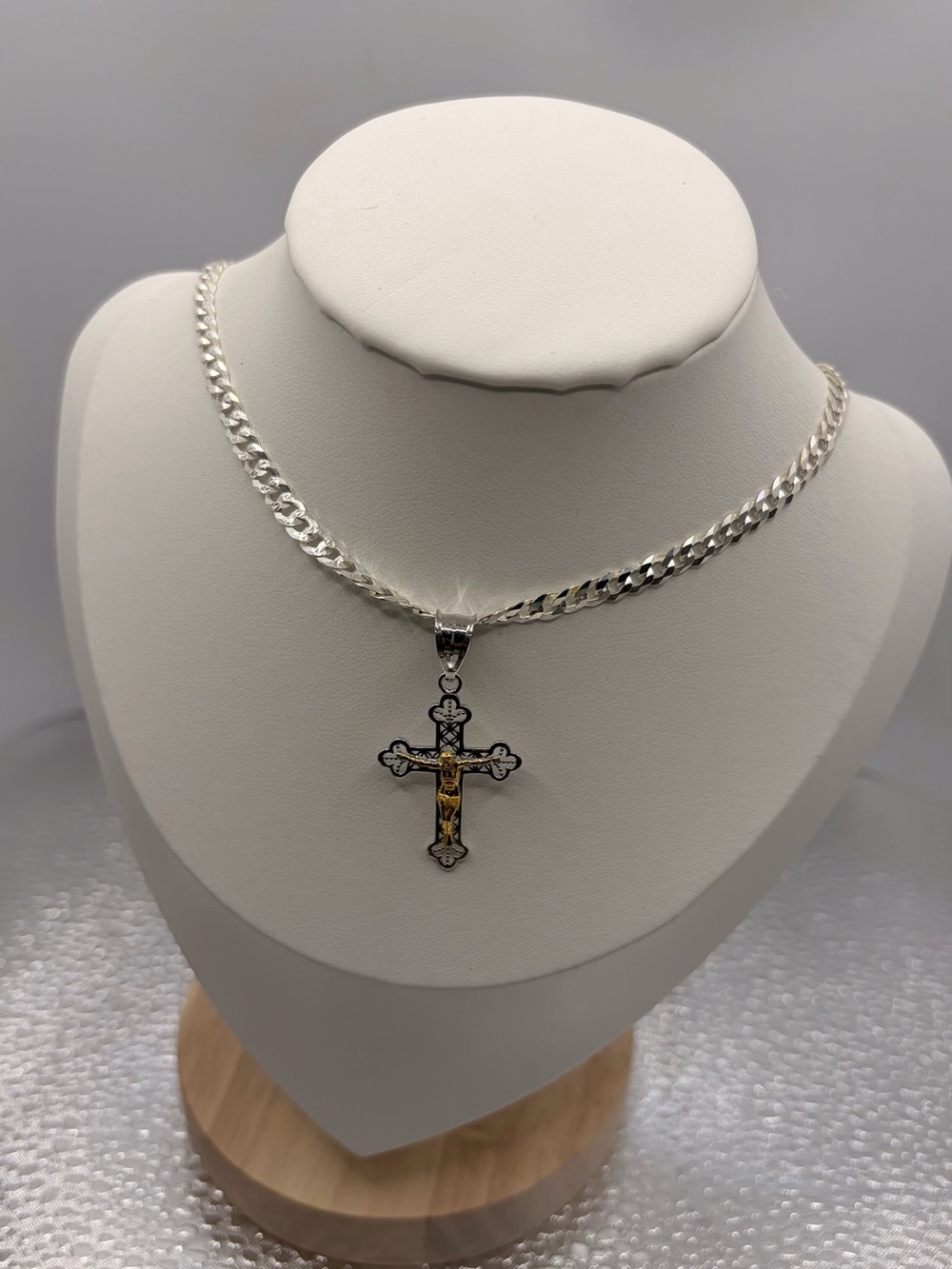 Beautiful Silver 925 necklace with a unique anchor pendant and gold-tone detail